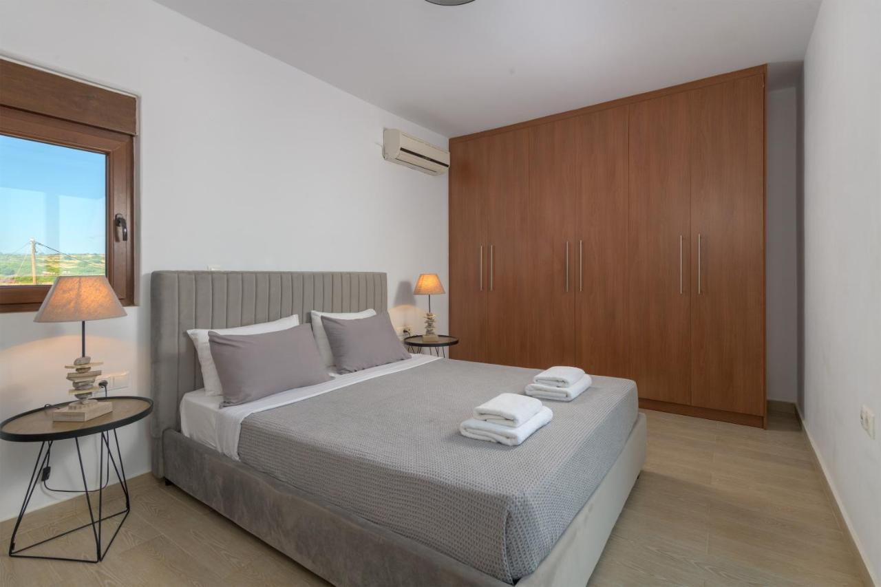 Villa Corinna Lakhania Bagian luar foto